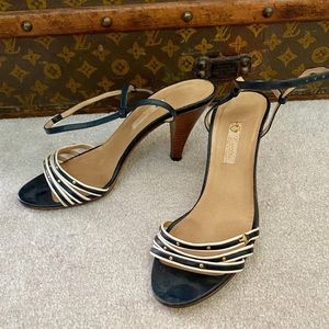 RARE VINTAGE 1970s GUCCI ITALY NAVY BLUE WHITE LEATHER STRAPPY HEELS 38.5 7.5 AA